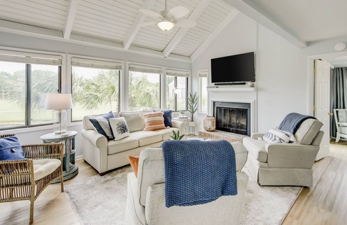 Sealoft Villas Villa | Fairway & lake-view villa with AC, decks, grill, on-site pools & golf