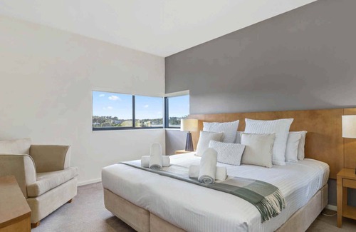Fingal House | Fairway Views – Moonah Apartment 23 & 24