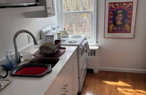 Croton-on-Hudson Cottage | Fall Colors HQs. Stunning views of Croton River Gorge, a birder haven