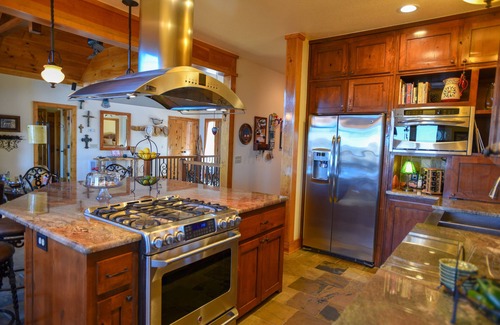 Longtown Cabin | Fall & Winter weekends available-Lakeside,Views,Firepit,Dock,kayaks,paddleboards