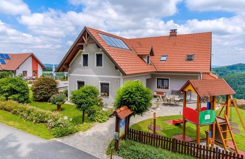 Loipersdorf bei Fuerstenfeld Apartment | Familienzimmer - Gästehaus Bergbrunnen