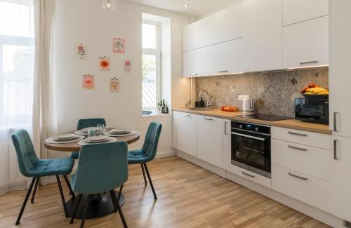 Centrs Apartment | Families & Groups 3 Bedrooms Free Parking