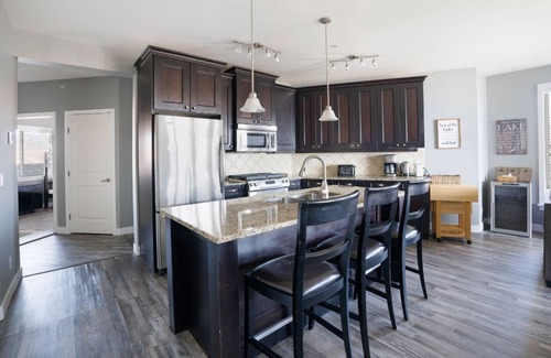 Westbank Condo | FAMILY and FRIENDS! Lake front condo lake/pool view. TOP 🔝 FLOOR