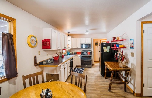 Martin City House | Family cabin 9 miles from Glacier Park Entrance