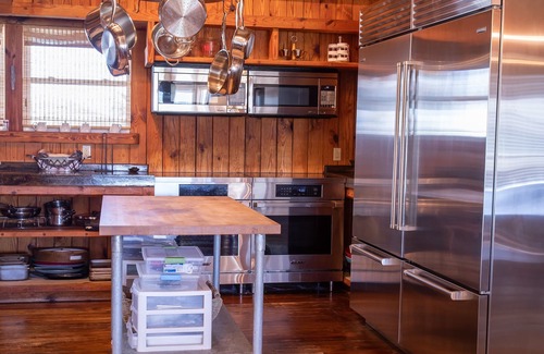 Crystal Beach House | Family, Church & Corporate Retreat - Sleeps 40, 8 bedrooms, 10 bathrooms