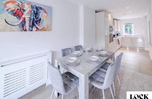 Maidenhead House | Family & Contractor Friendly 3 bed house Sleeps 8 in Maidenhead