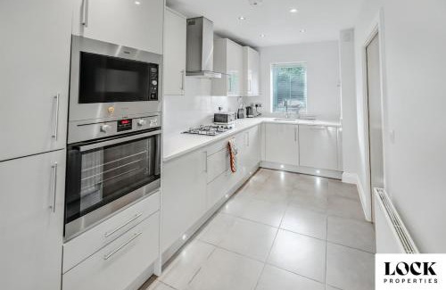Maidenhead House | Family & Contractor Friendly 3 bed house Sleeps 8 in Maidenhead