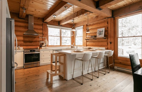 Lac Superieur Village Cabin | Family Dream Chalet Climbing wall Spa Foyer