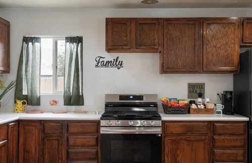 Twentynine Palms House | Family Friendly Home W/Game Room/Hot Tub/5 Mins From Park