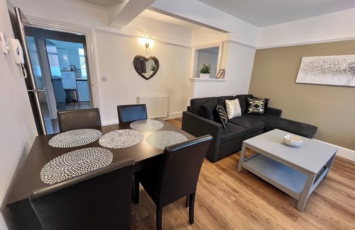 Glastonbury Apartment | Family-Friendly 2BD Glastonbury Retreat Holiday Let, Sleeps 5