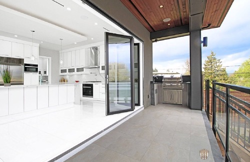 Burnaby House | Family Friendly 3 Bed Rooms house The Chateau - ST No. 00177094