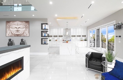 Burnaby House | Family Friendly 4 Bed Rooms house The Chateau - ST No. 00177094