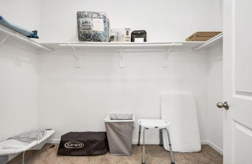 Katy House | Family-Friendly 4 Bed & 2 Bath Oasis with Fully Equipped Kitchen & Relaxing Vibes