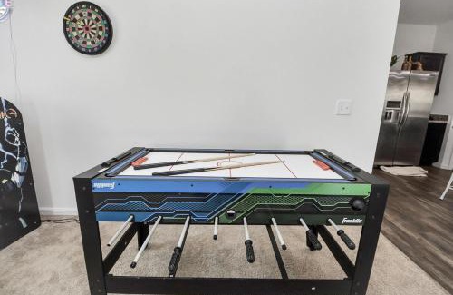 Katy House | Family-Friendly 4 Bed & 2 Bath Oasis with Fully Equipped Kitchen & Relaxing Vibes