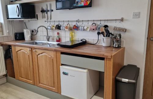 Alderbury House | Family-Friendly Bungalow near Salisbury