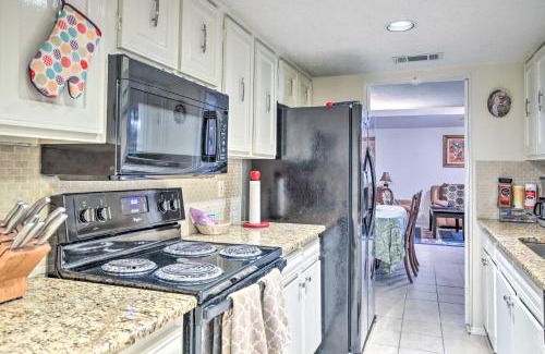 North Dallas House | Family-Friendly Dallas Townhouse with Private Patio!