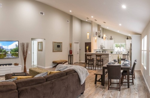 Santa Ana House | Family-Friendly Orange County Home w/Treehouse & Yard – Close to Disneyland!