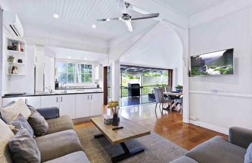 Wooloowin House | Family Friendly, Pool, 9km to City by Custom Bnb Hosting
