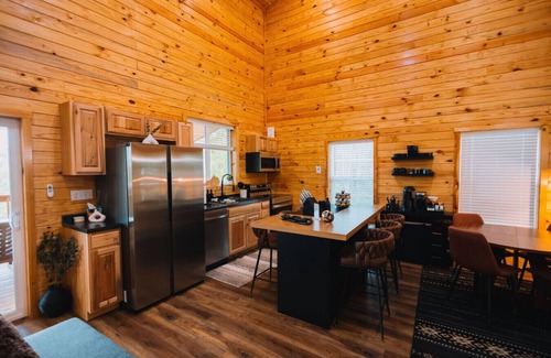 Frenchburg Cabin | Family & Friends Retreat | HotTub | Views | Arcade