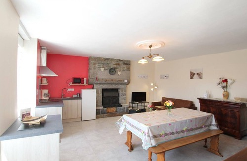 Ceaux Cottage | Family Home with Garden Near Mont St Michel - 3BR, 2BA, WiFi, Baby Gear, Linens Included