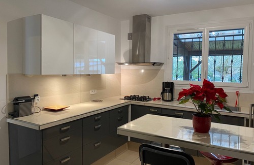 Merignac House | Family home with large garden and play area