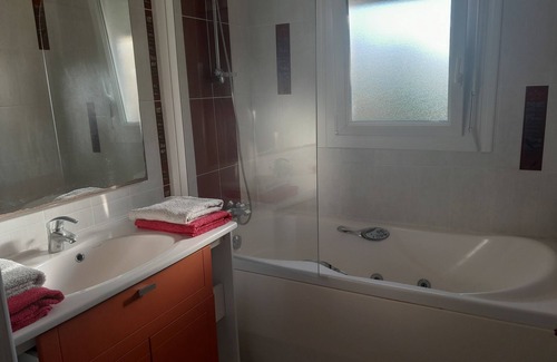 Riberac House | Family home with pool close to town center