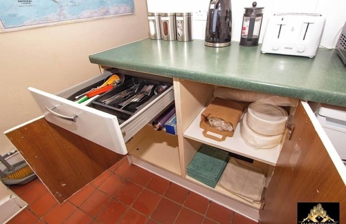 Rushmoor District House | Family house in Farnborough, free parking