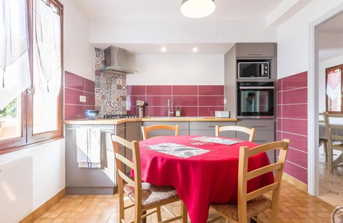 Lolif Cottage | Family house with 4 bedrooms, fireplace and terrace in Lolif