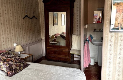 Mirepoix Bed & Breakfast | Family Housing (2 Adults + 1 Child) - Center City