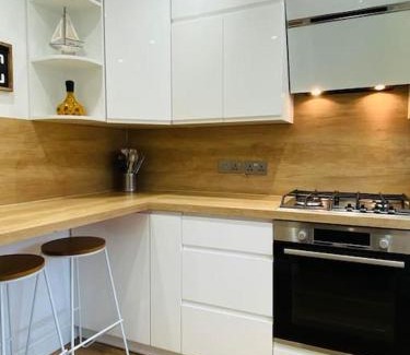 St Leonards-On-Sea House | Family Relax in the Seaside Town with Parking