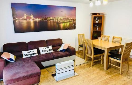 St Leonards-On-Sea House | Family Relax in the Seaside Town with Parking