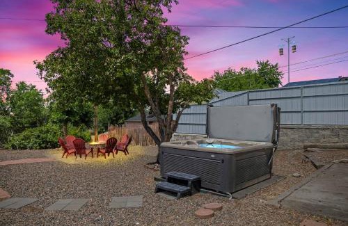 Dupont House | Family Retreat W Hot Tub & Fire Pit