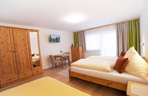 Filzmoos Bed & Breakfast | Family room with balcony (2 adults, 1 child) - Landhaus Vierthaler