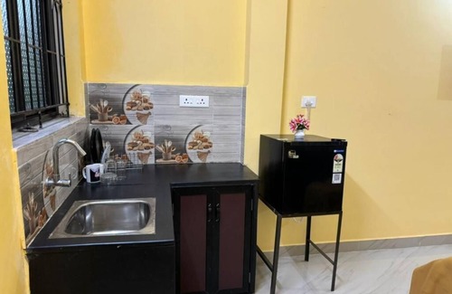 Candolim Apartment | Family Room with Bathroomn