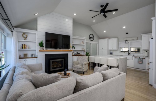Hyannis House | Family Tides - Central location, pool, hot tub, outdoor kitchen, dog pen