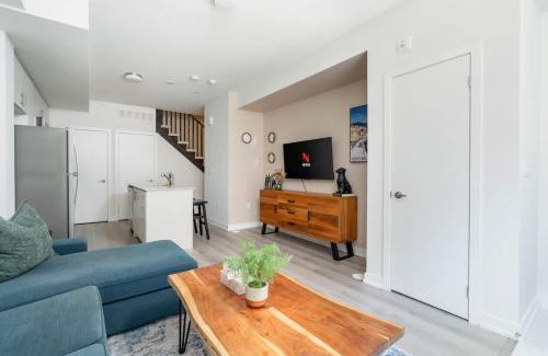 Erin Mills House | Family Townhouse in Erin Mills