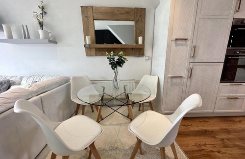 Royal Leamington Spa House | Fantastic 2-Bed House with Parking - Hosted by Hutch Lifestyle