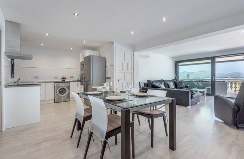 Puerto de Pollensa Apartment | Fantastic Apartment with Terrace, Seaview, Air Conditioning & Wi-Fi