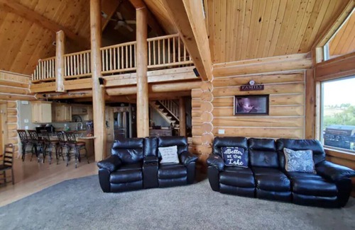 Garden City Cabin | Fantastic view! Arcade, Jacuzzi, Family Friendly Cottage!