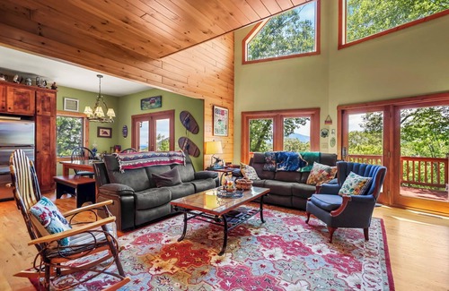 Buck Mountain House | Fantastic Views, Custom 5 BR Home, 5 min to Town, Shopping, Dining, Hiking, More