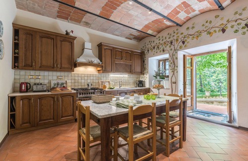 Ripoli Villa | Fantastic Villa for 12 People with private pool and views