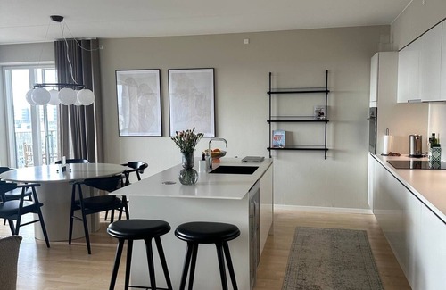 Amager Apartment | Fantastisk lejlighed med 45 m2 balkon