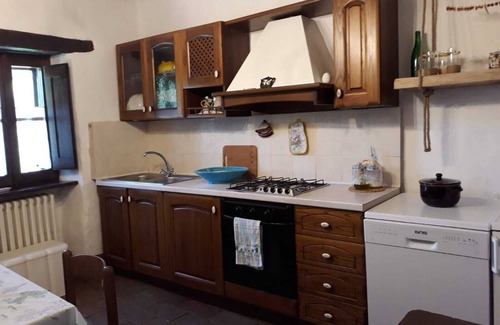 Monte Santa Maria Tiberina House | Farmhouse immersed in the woods