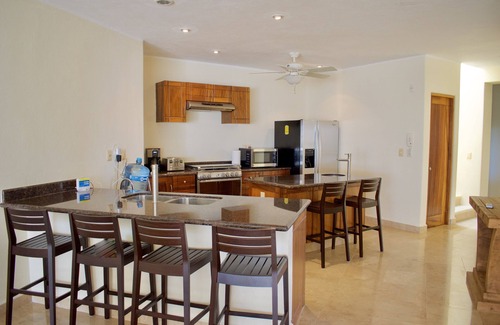 Emiliano Zapata Condo | Farito Beachfront Penthouse, Surf & Paddle Board.