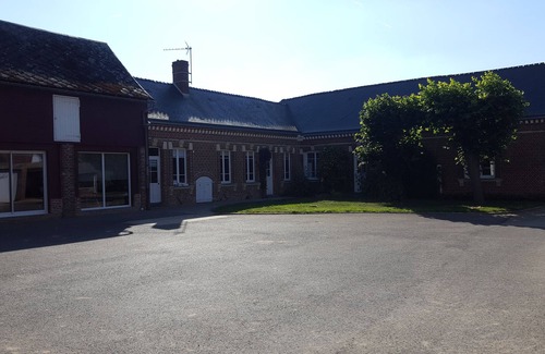 Hangest-en-Santerre Apartment | Farm accommodation