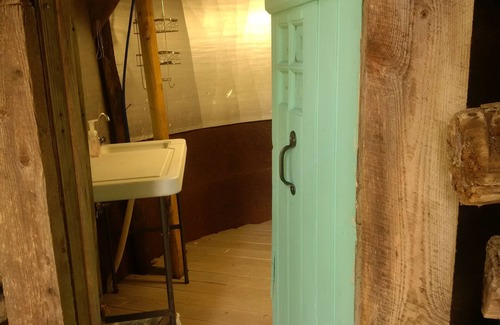 Friendsville House | Farm Yurt - Wake up with goats & Highland cows