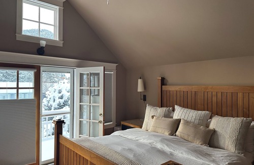 Flagstaff Other | Farmhouse Charm at the Base of the Flatirons, Steps to Chautauqua & Trails