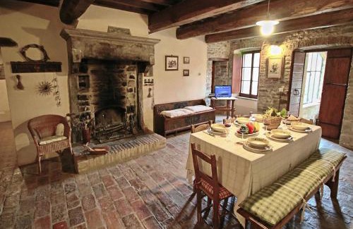 Apecchio House | Farmhouse in Apecchio with Pool and Terrace