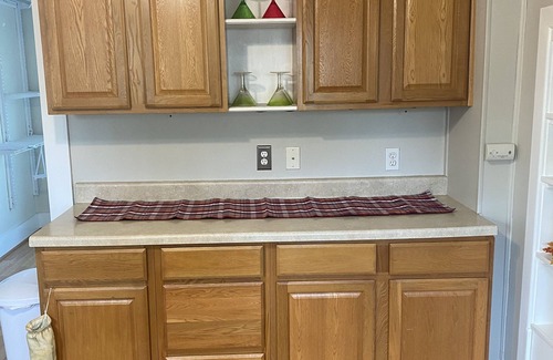 Cleora House | Farmhouse on Grand with lake view!