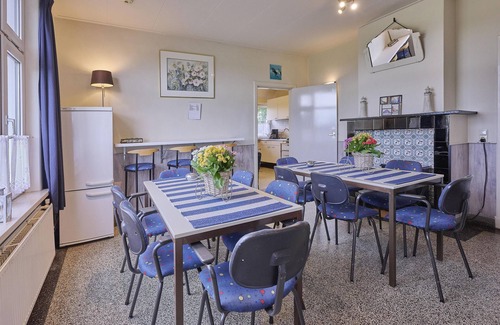 Neede House | Farmhouse with large garden and play equipment